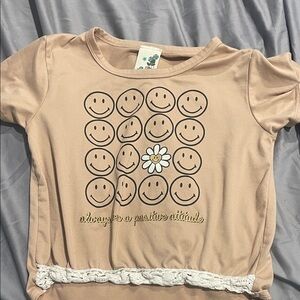 Lily Bleu Beige Tee with Graphic Accents crop m NWOT